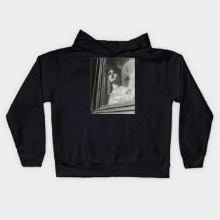 mannequin en vitrine 1935 - Dora Maar Kids Hoodie